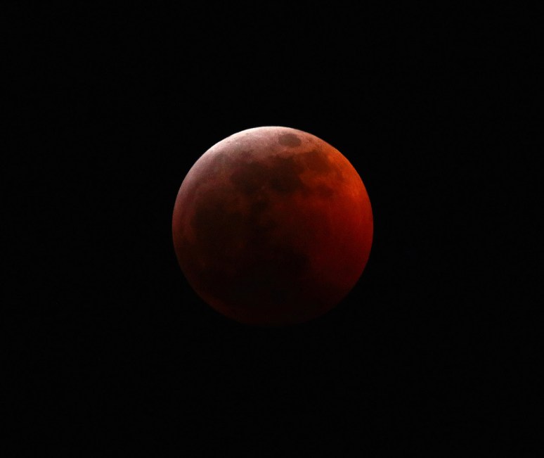 red moon 02